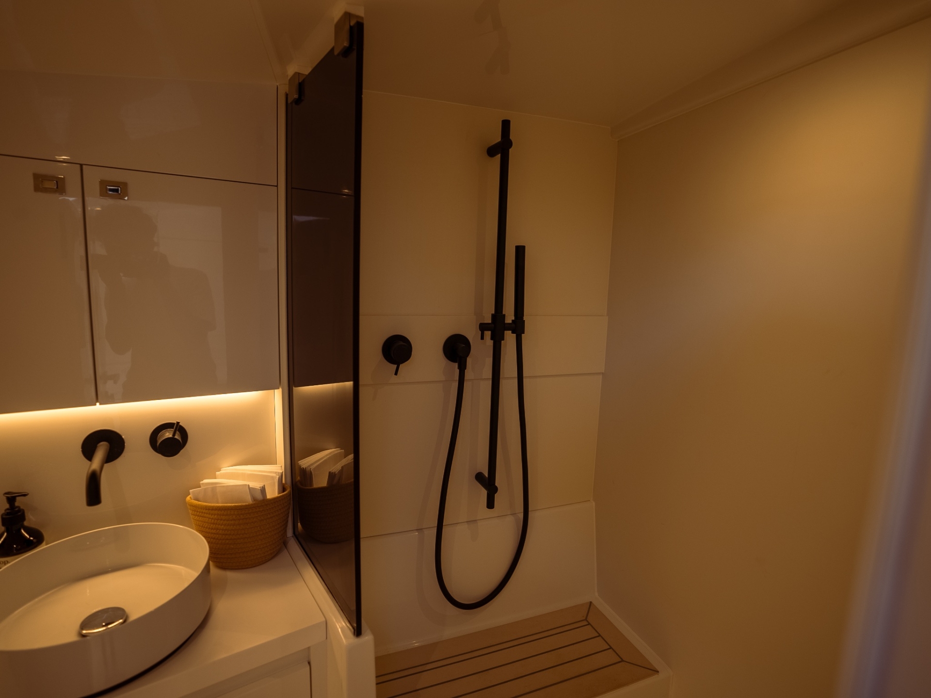 Picture 5 of announcement 742