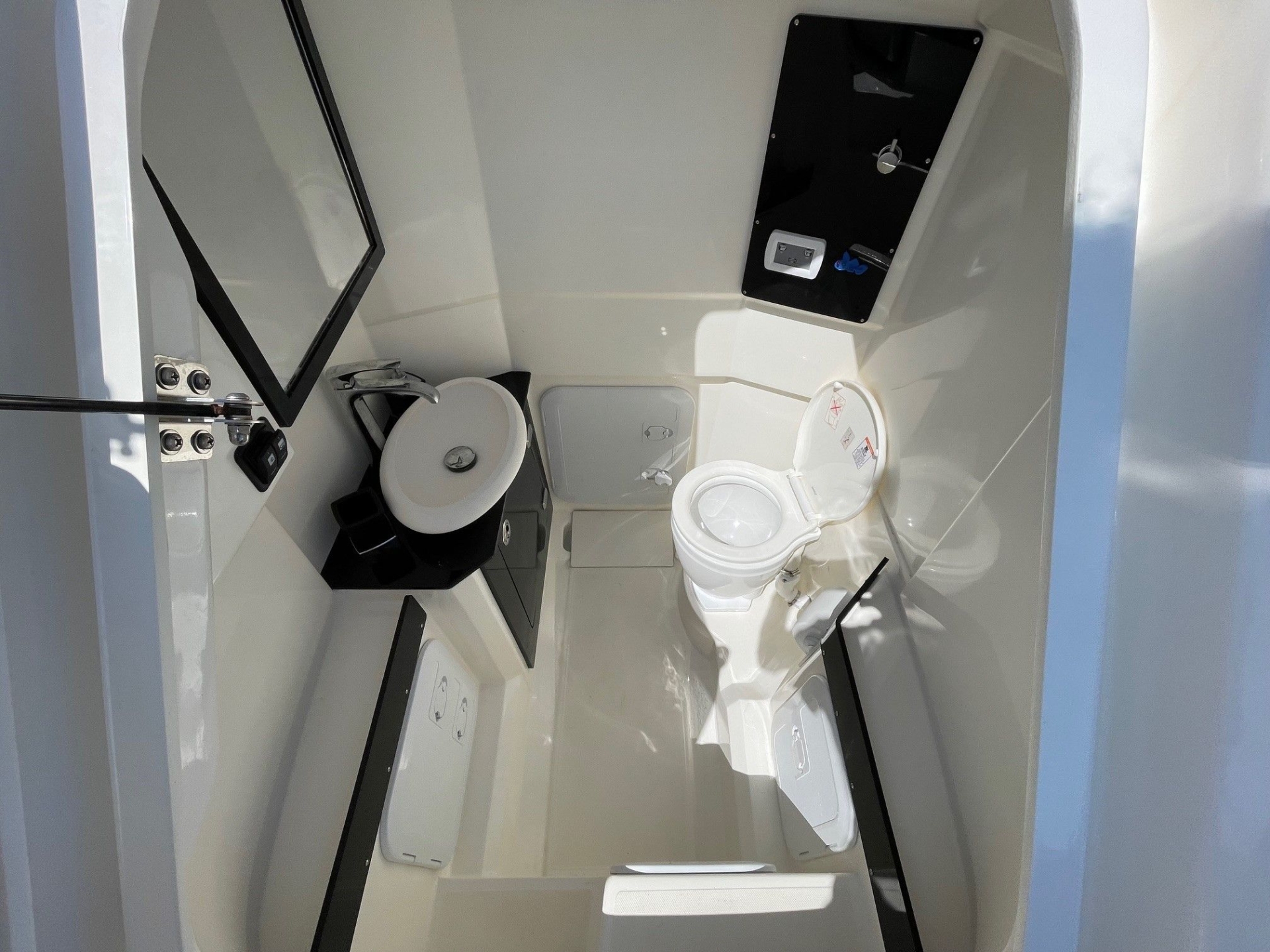 Picture 6 of announcement 1770