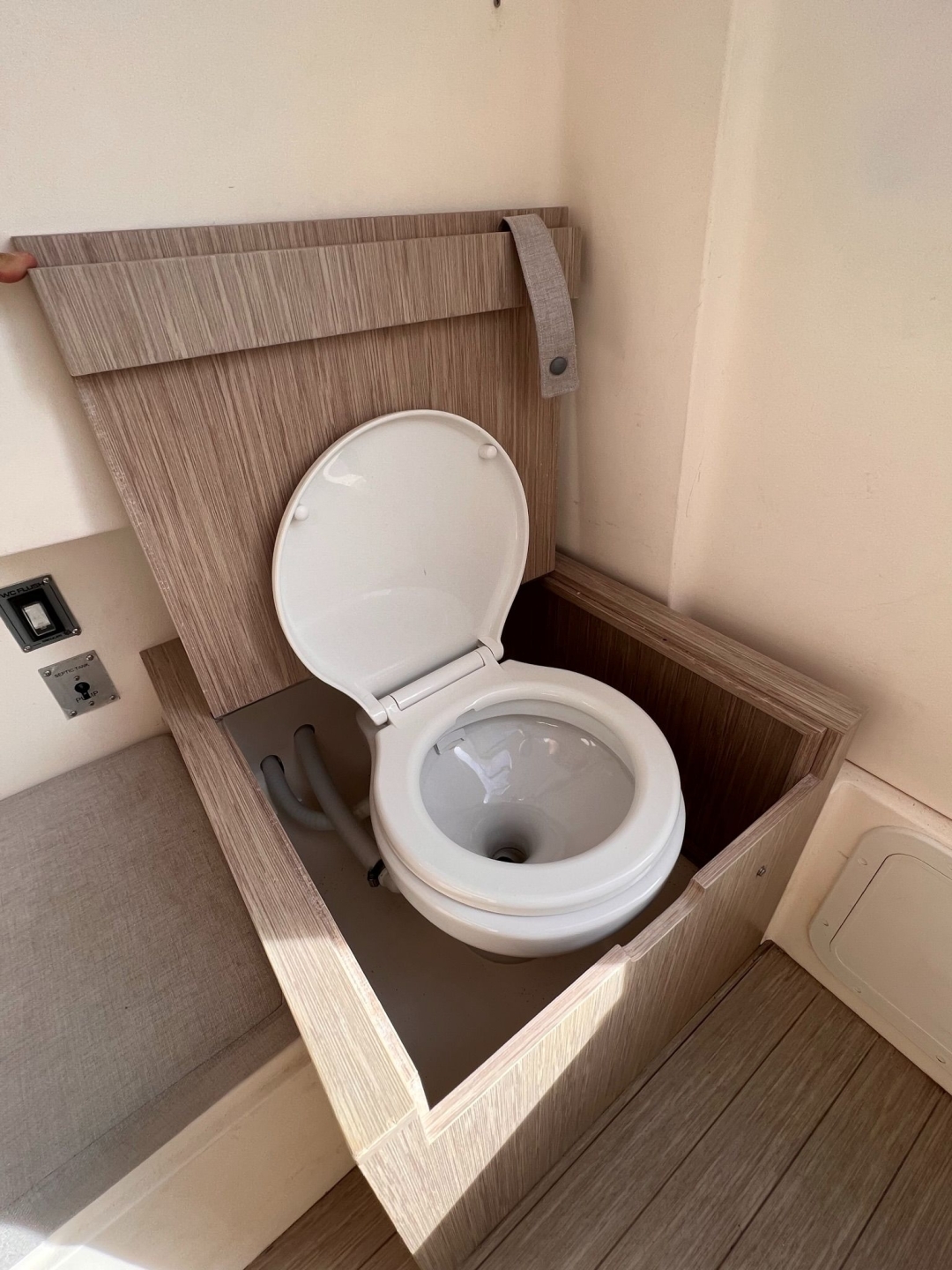 Picture 6 of announcement 2138