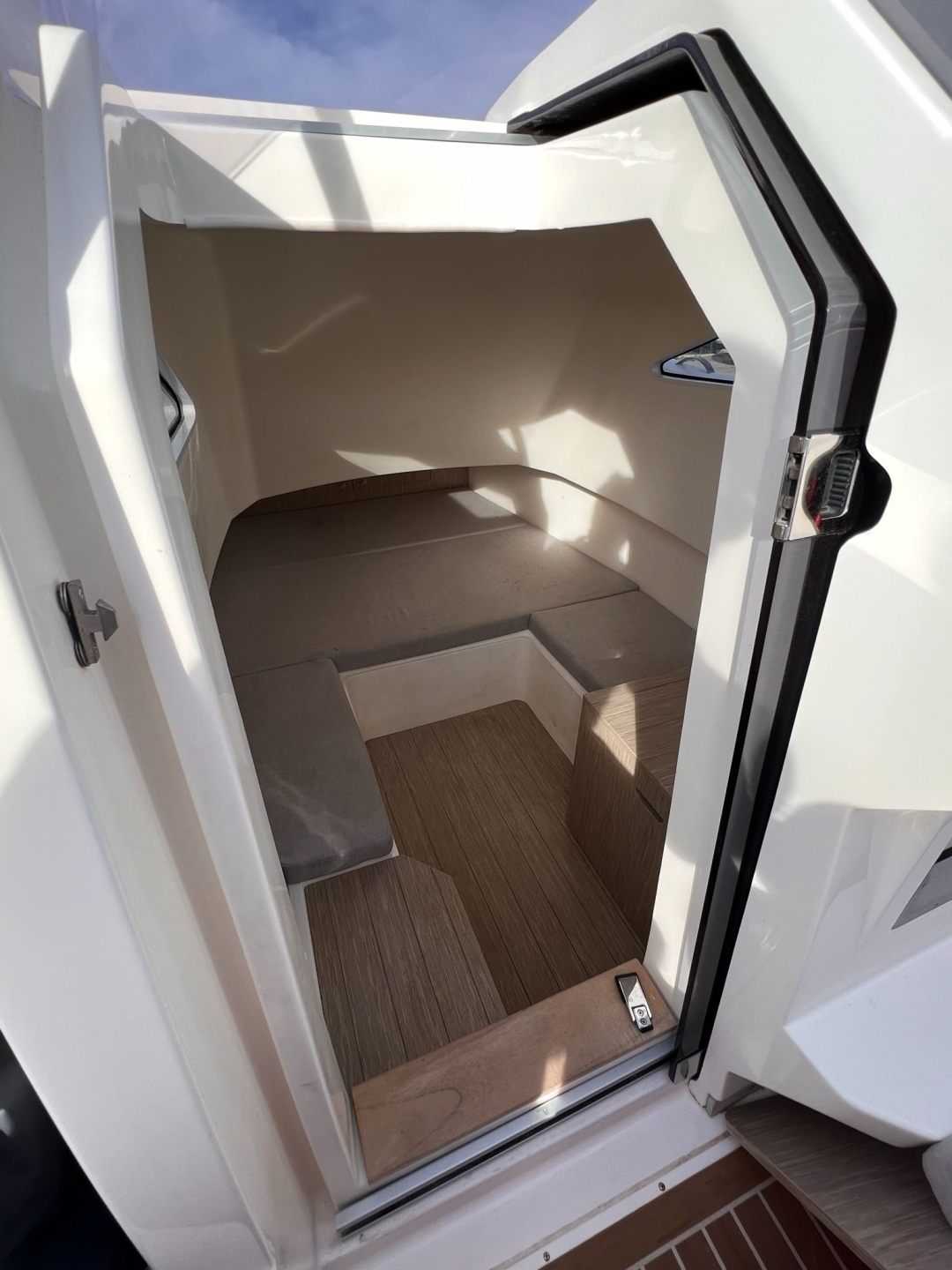 Picture 10 of announcement 2142