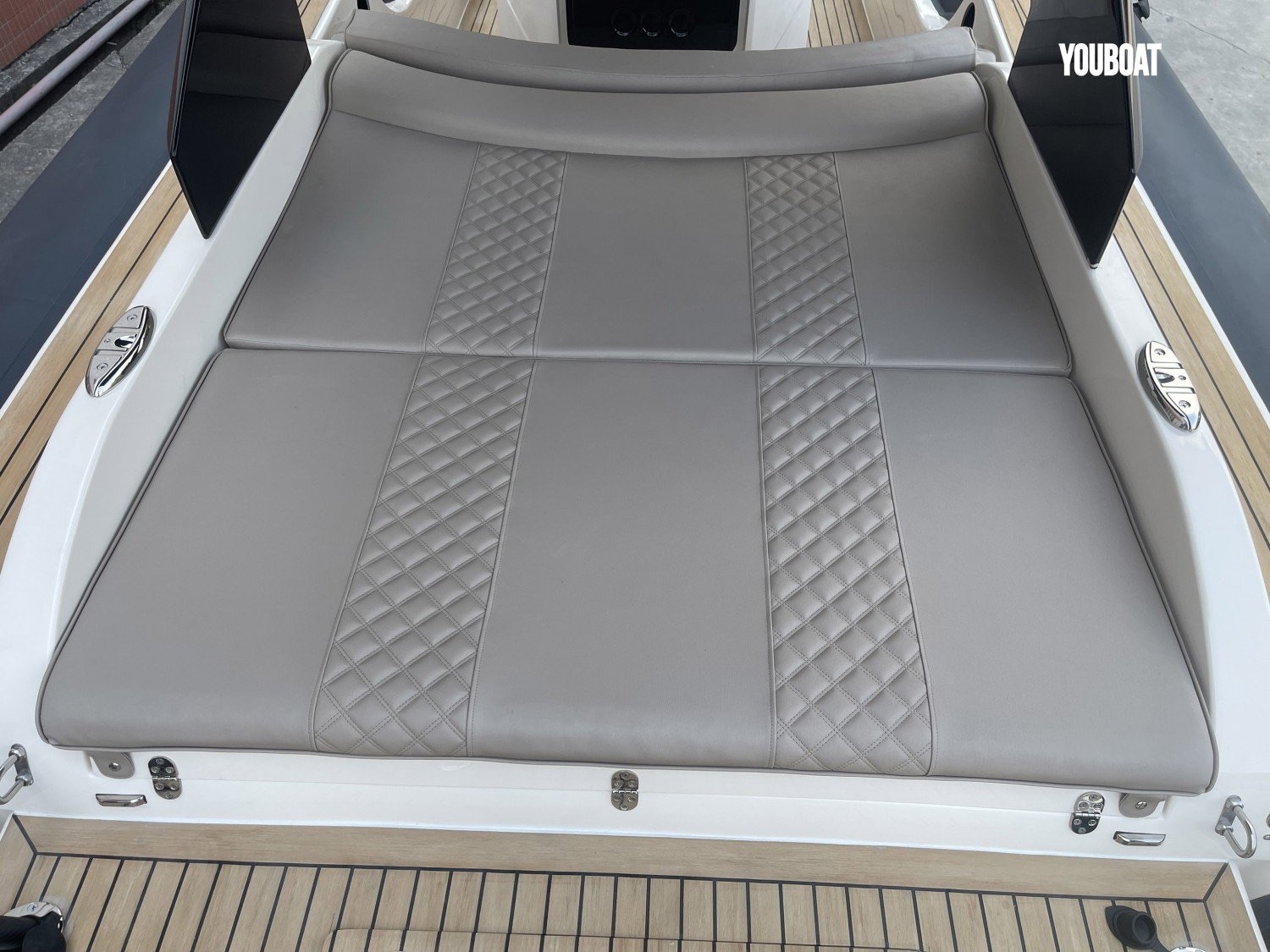 Picture 8 of announcement 3305