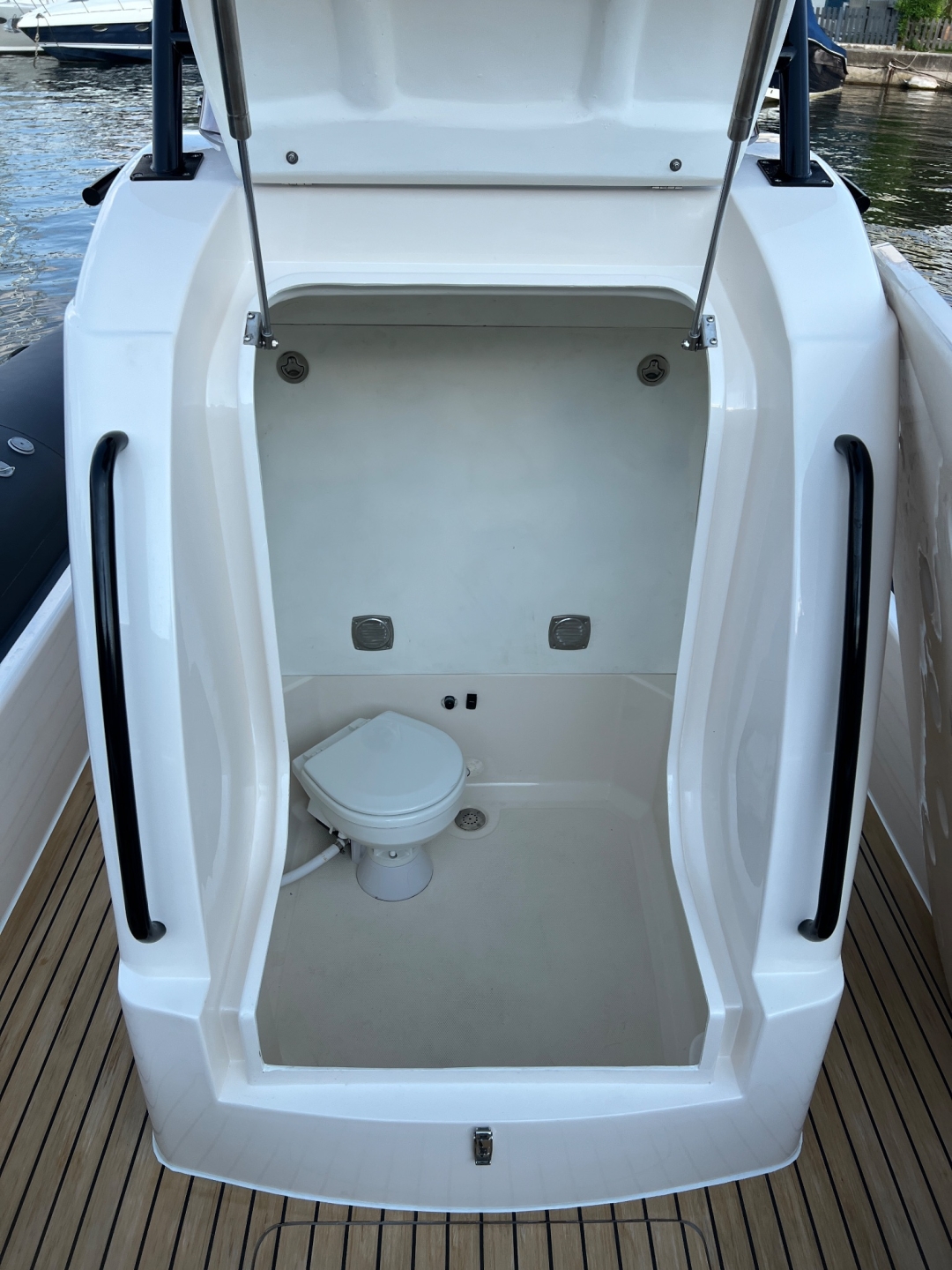 Picture 8 of announcement 3372