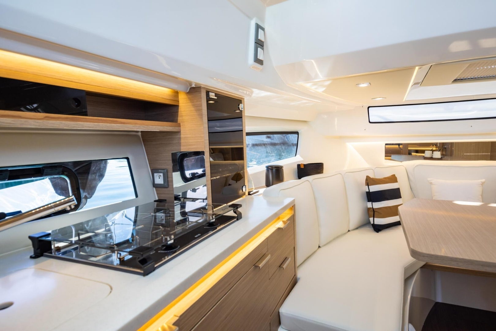 Picture 15 of announcement 3957