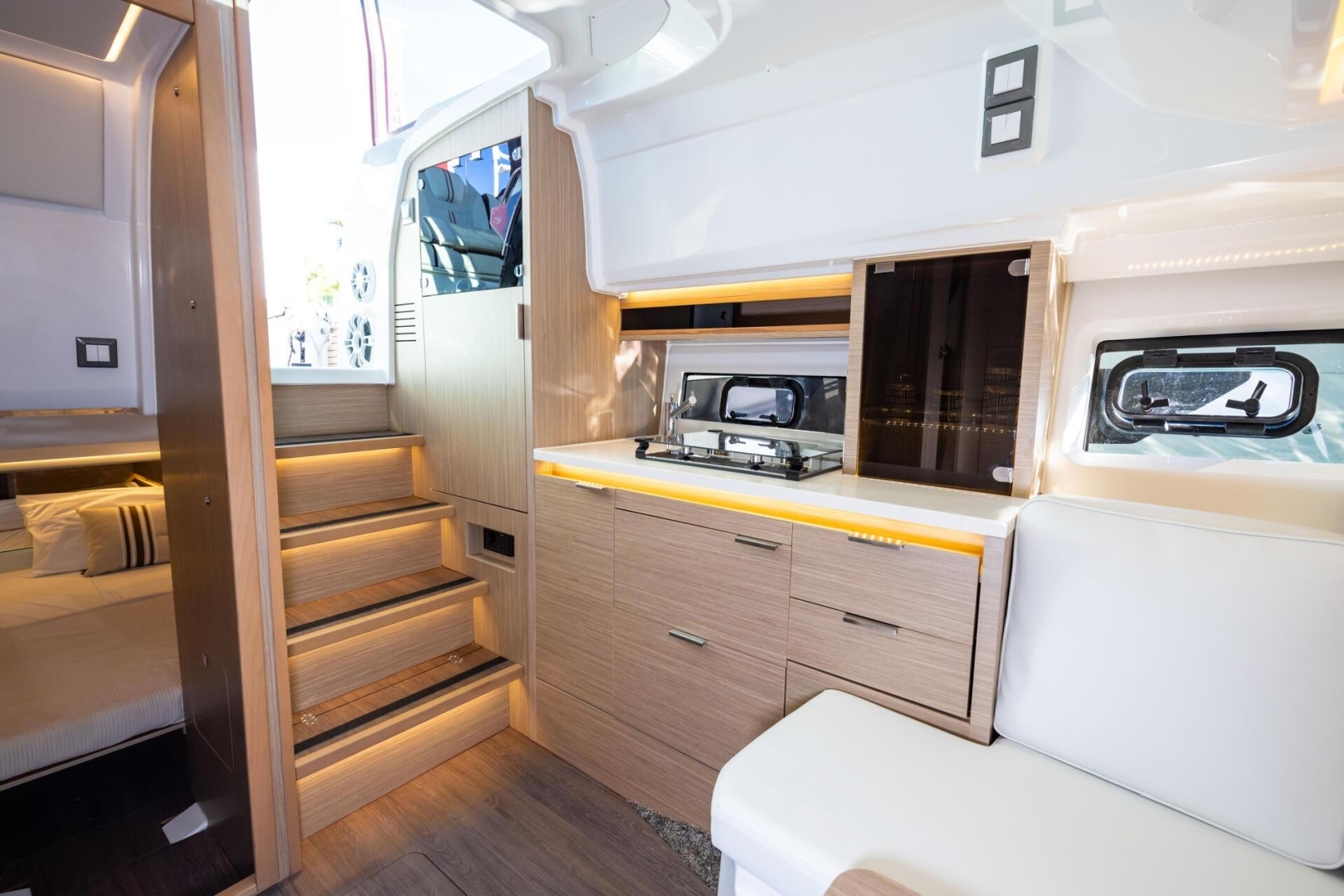 Picture 16 of announcement 3958