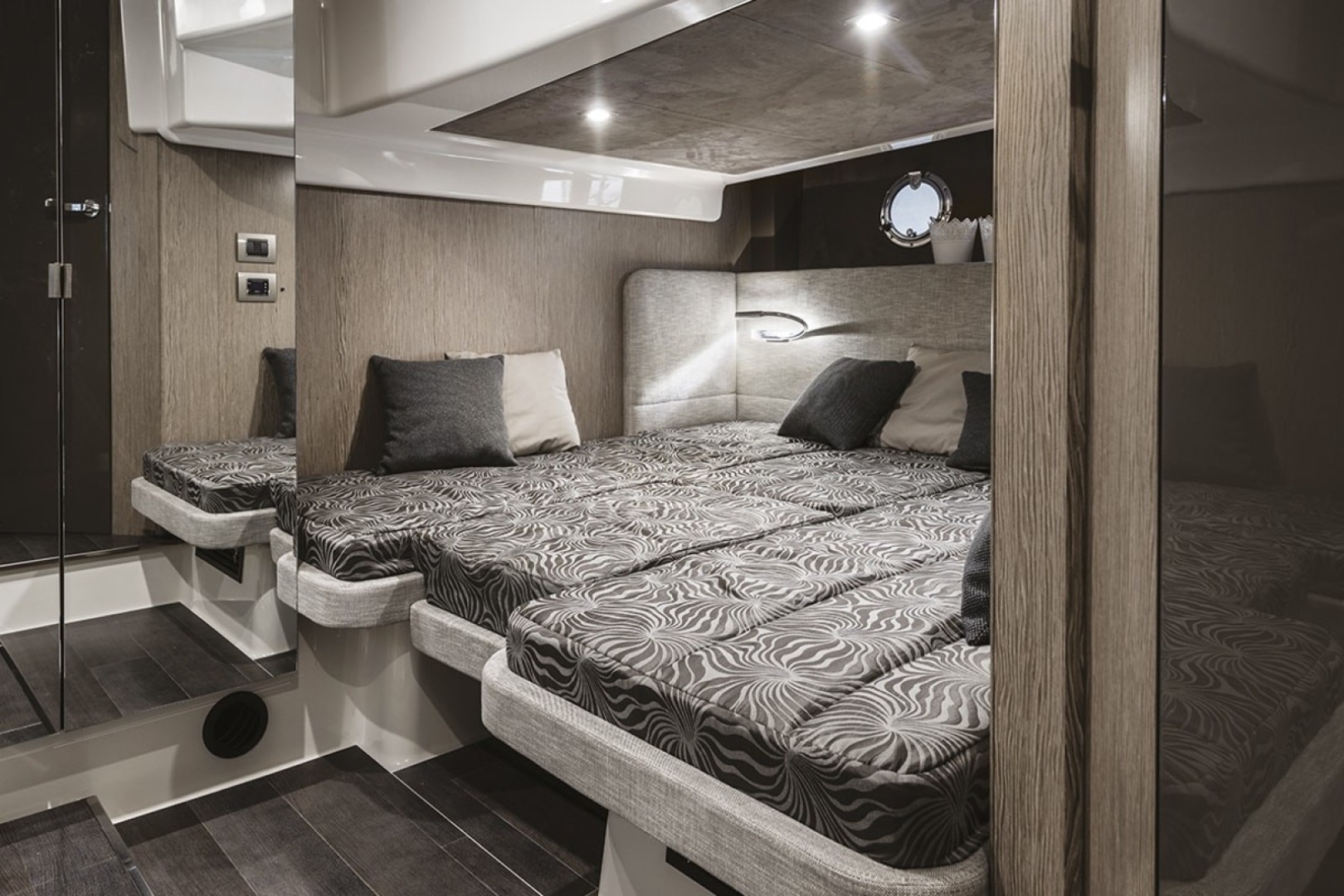 Picture 7 of announcement 4920