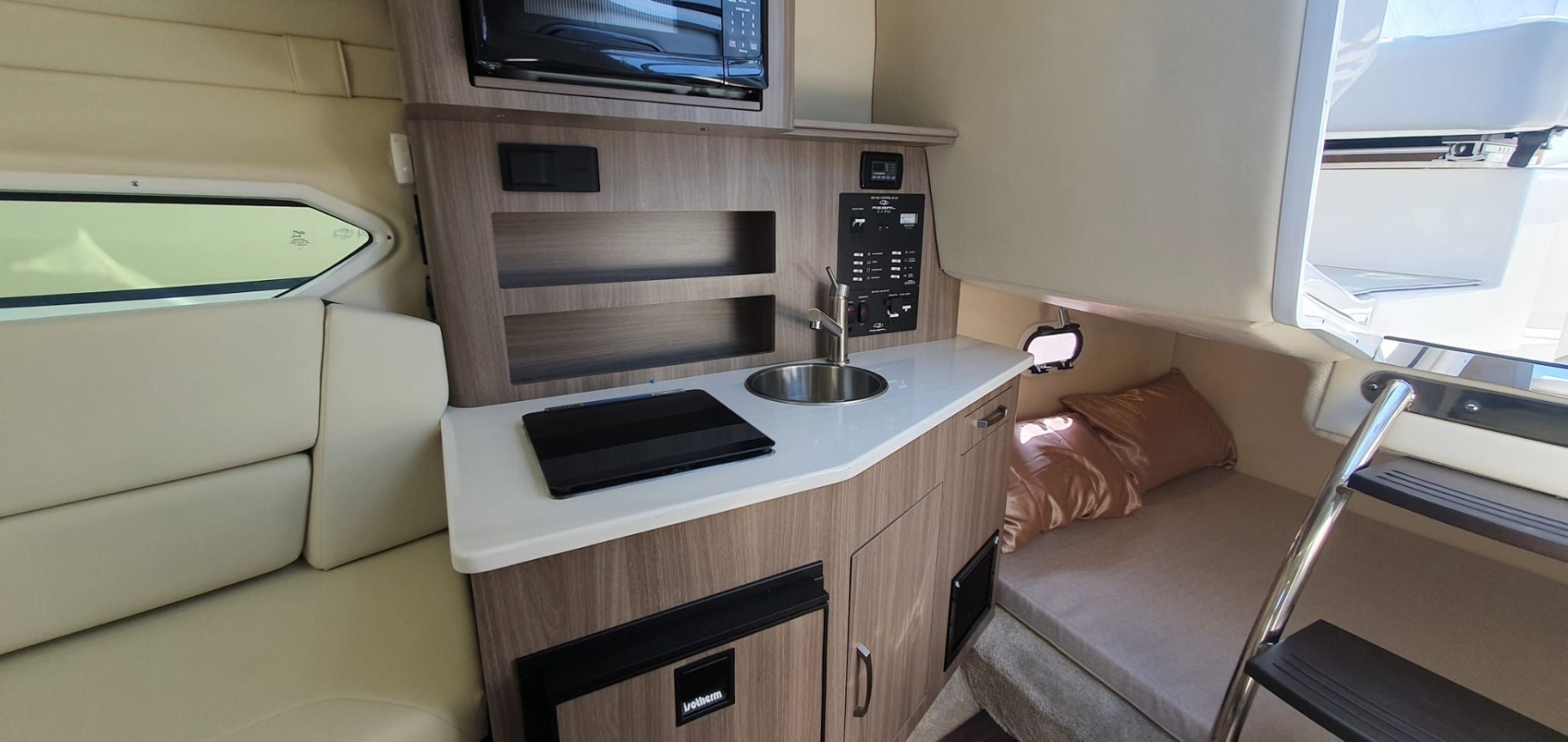 Picture 8 of announcement 7154