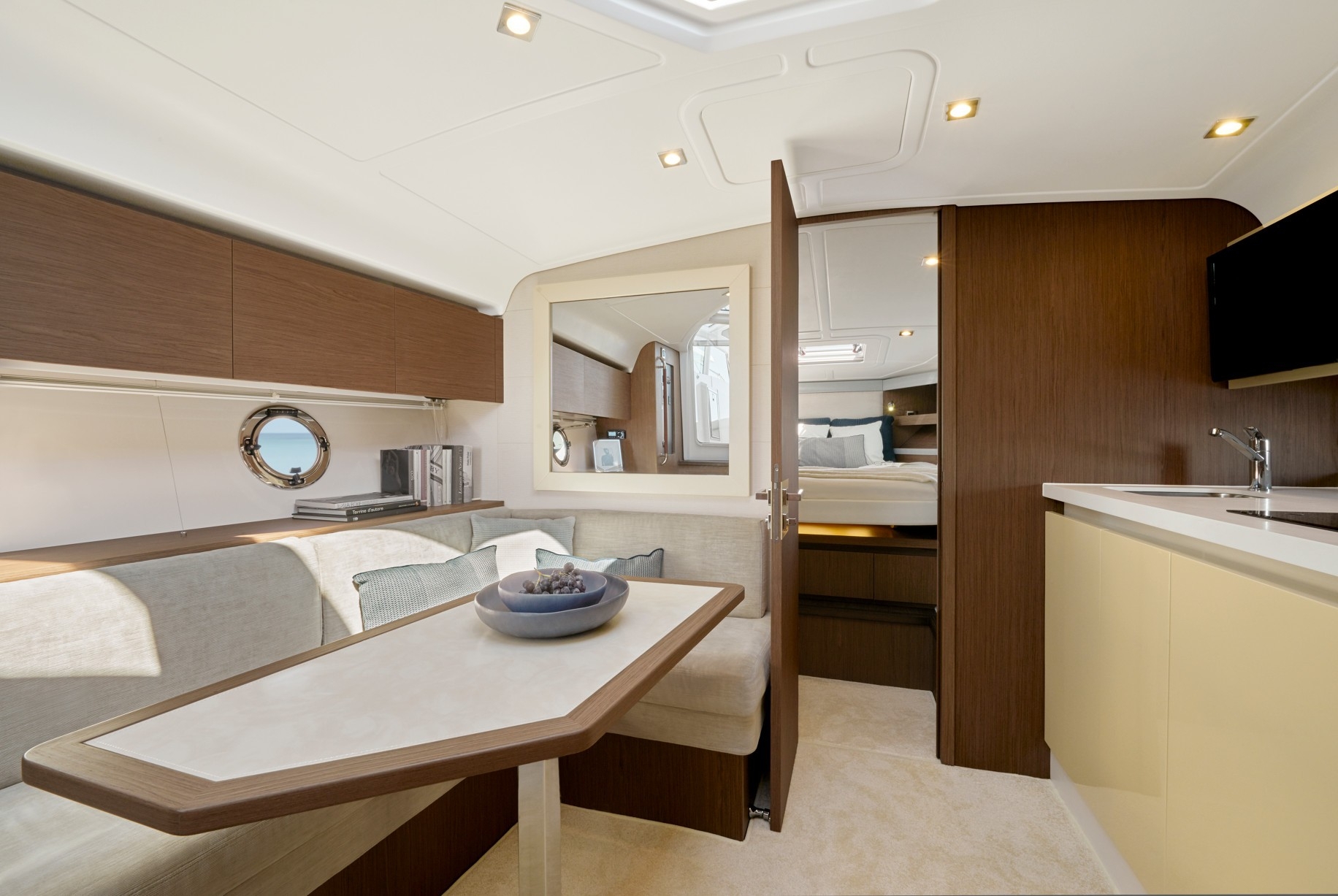 Picture 6 of announcement 8121