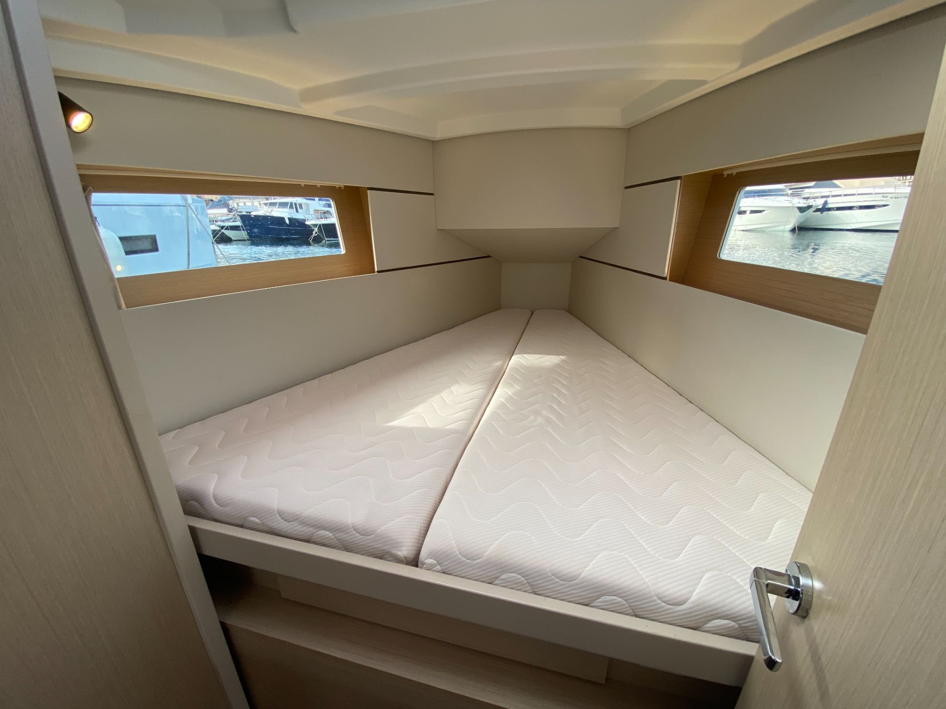 Picture 7 of announcement 8208