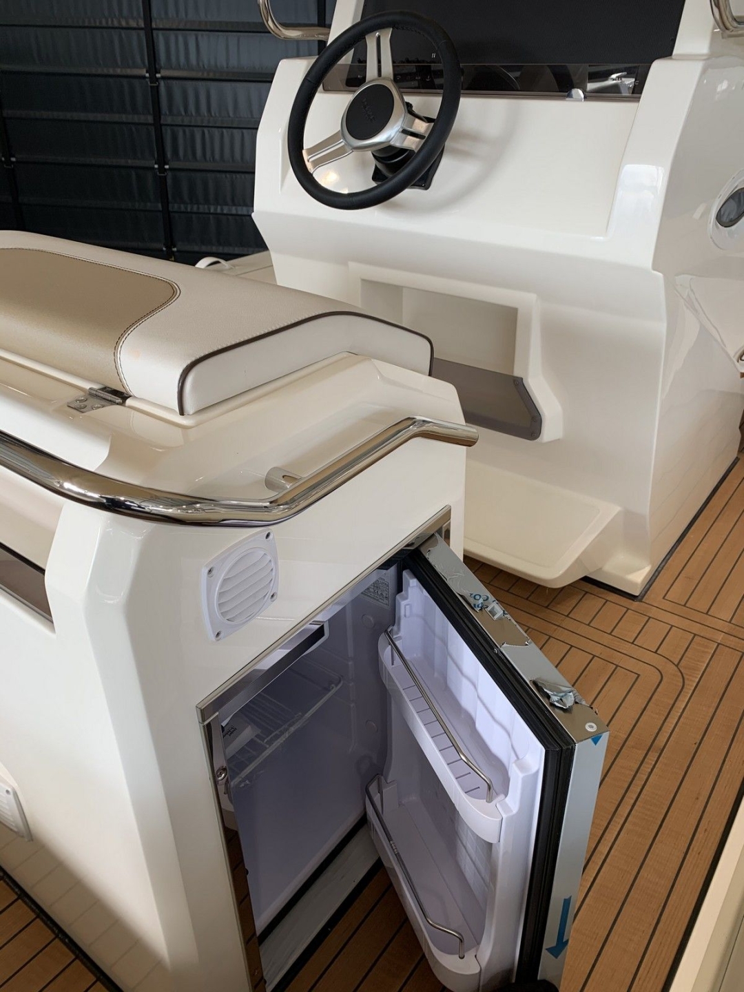 Picture 7 of announcement 8239