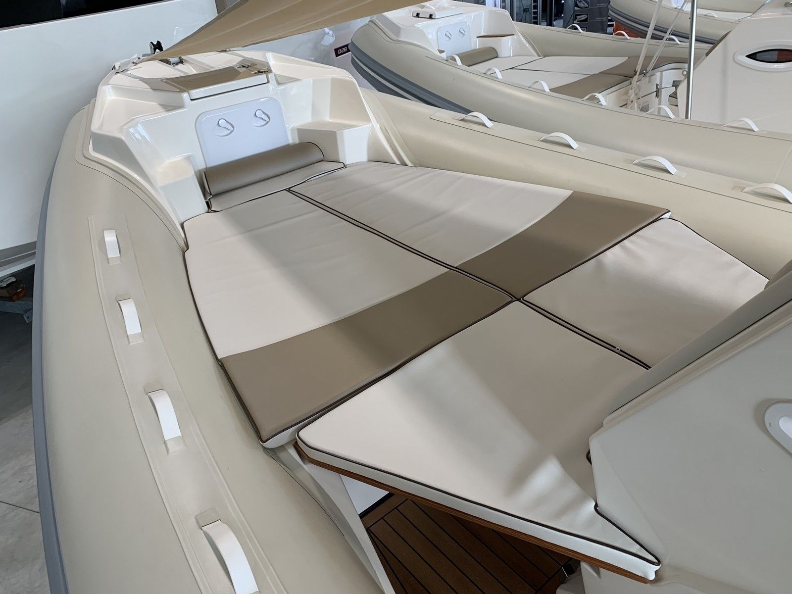 Picture 11 of announcement 8240