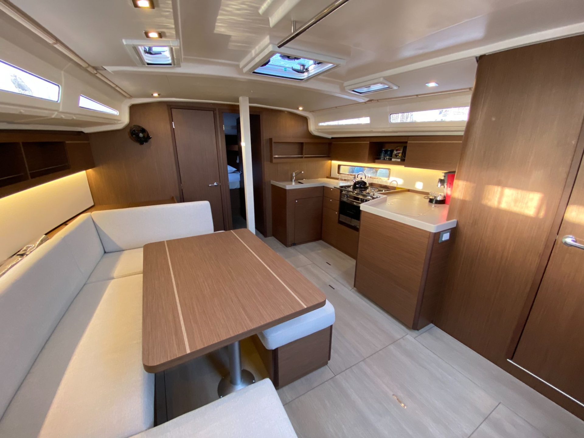 Picture 6 of announcement 8250