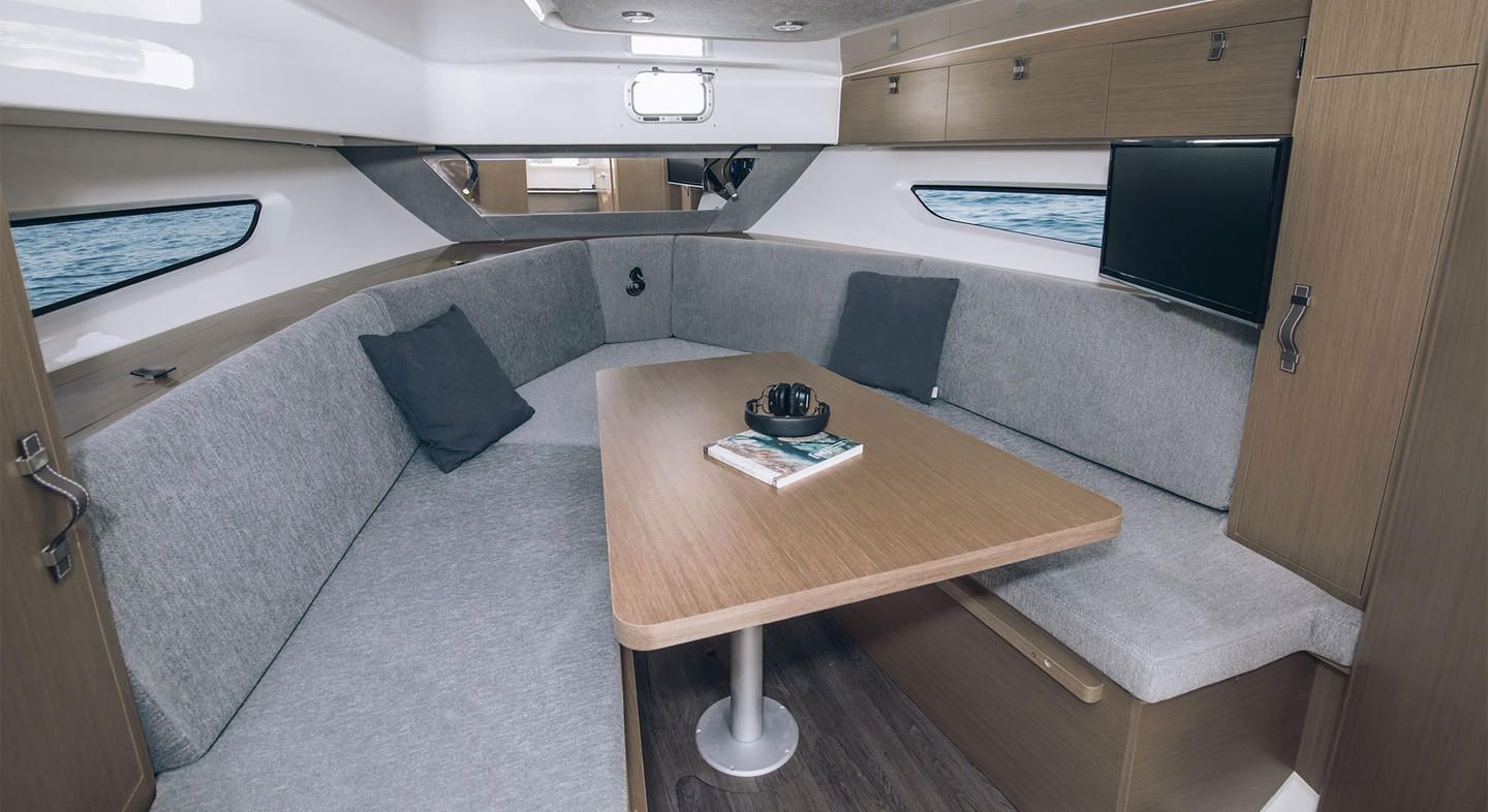 Picture 4 of announcement 8304