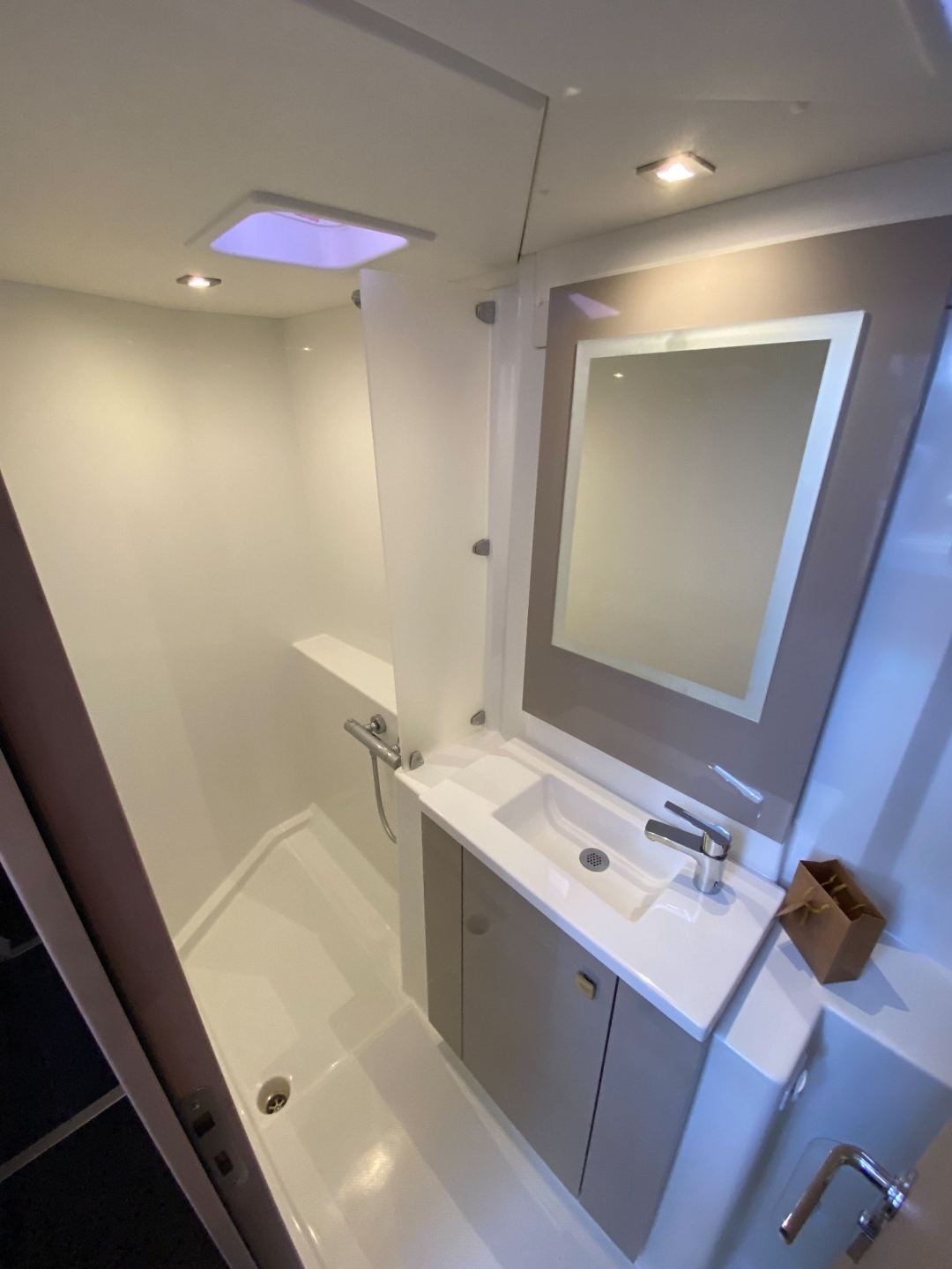 Picture 12 of announcement 8422