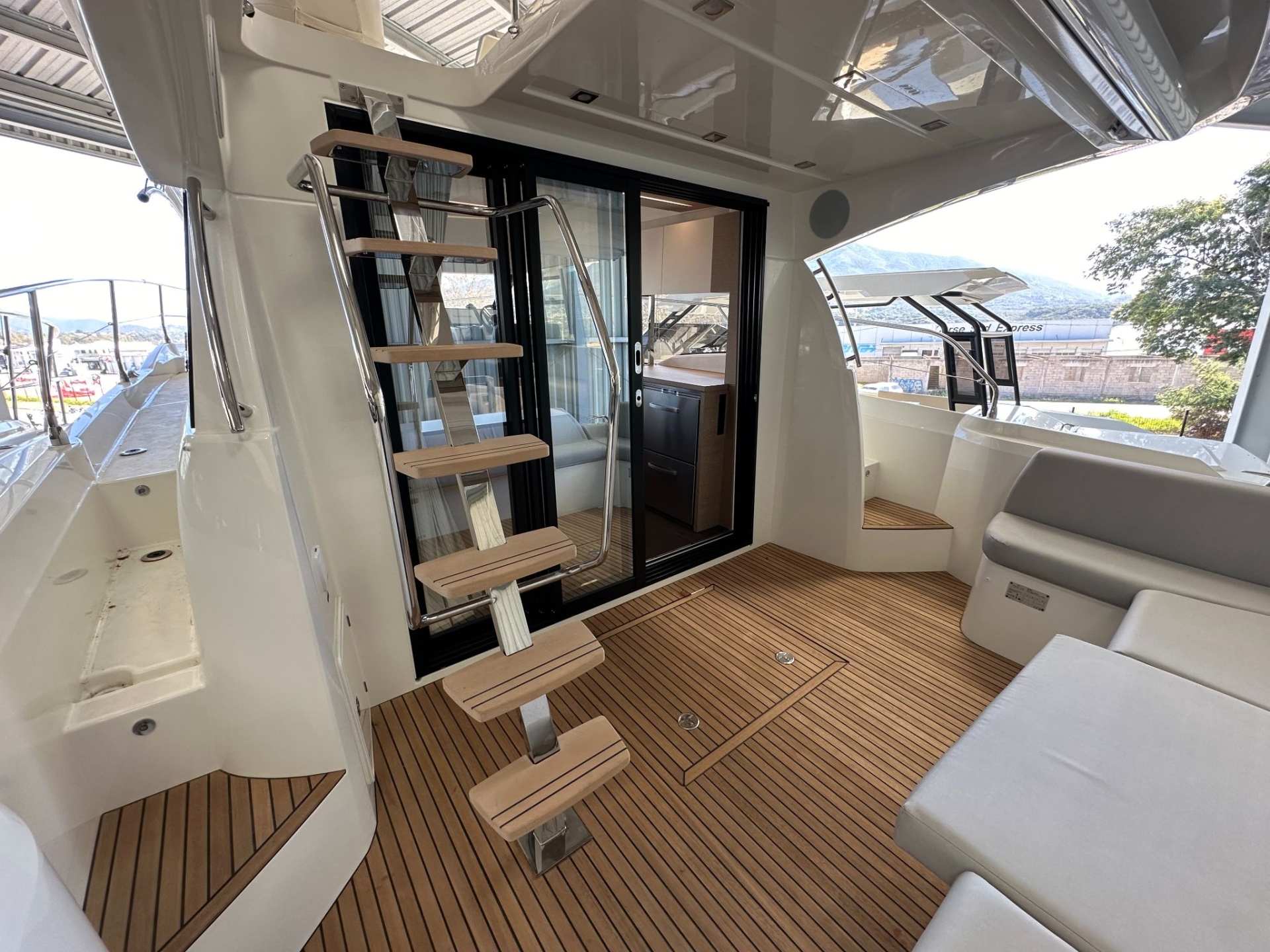 Picture 18 of announcement 8492