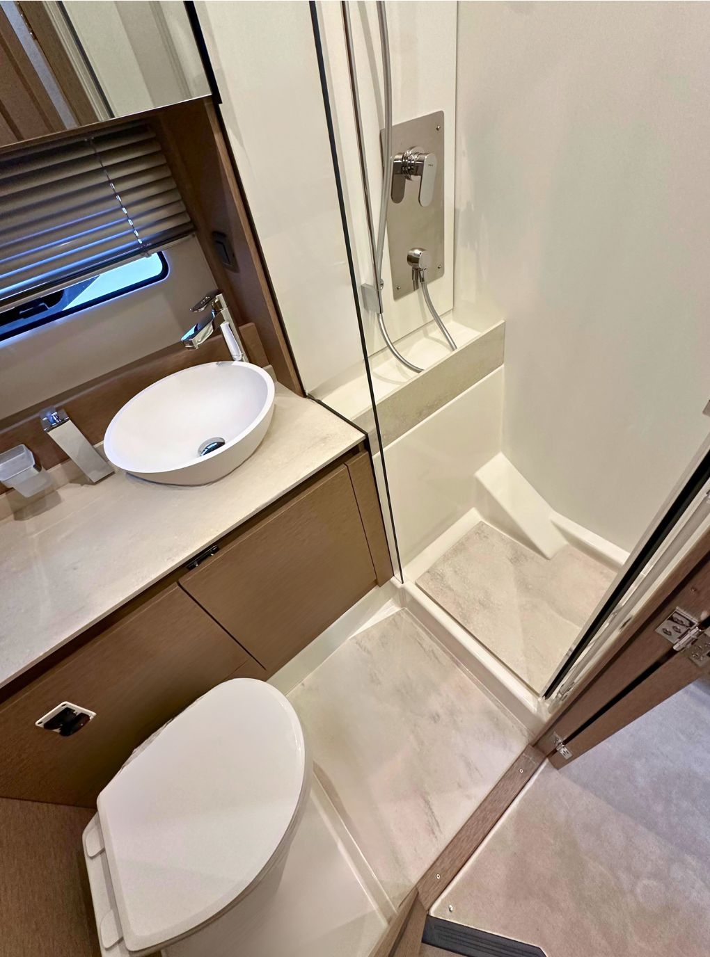 Picture 21 of announcement 8495