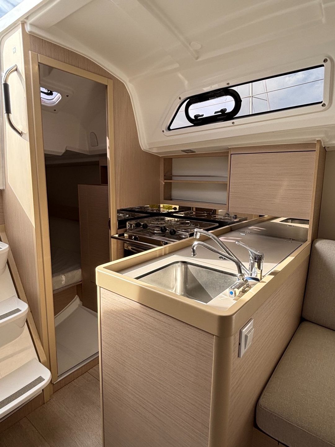 Picture 6 of announcement 8570