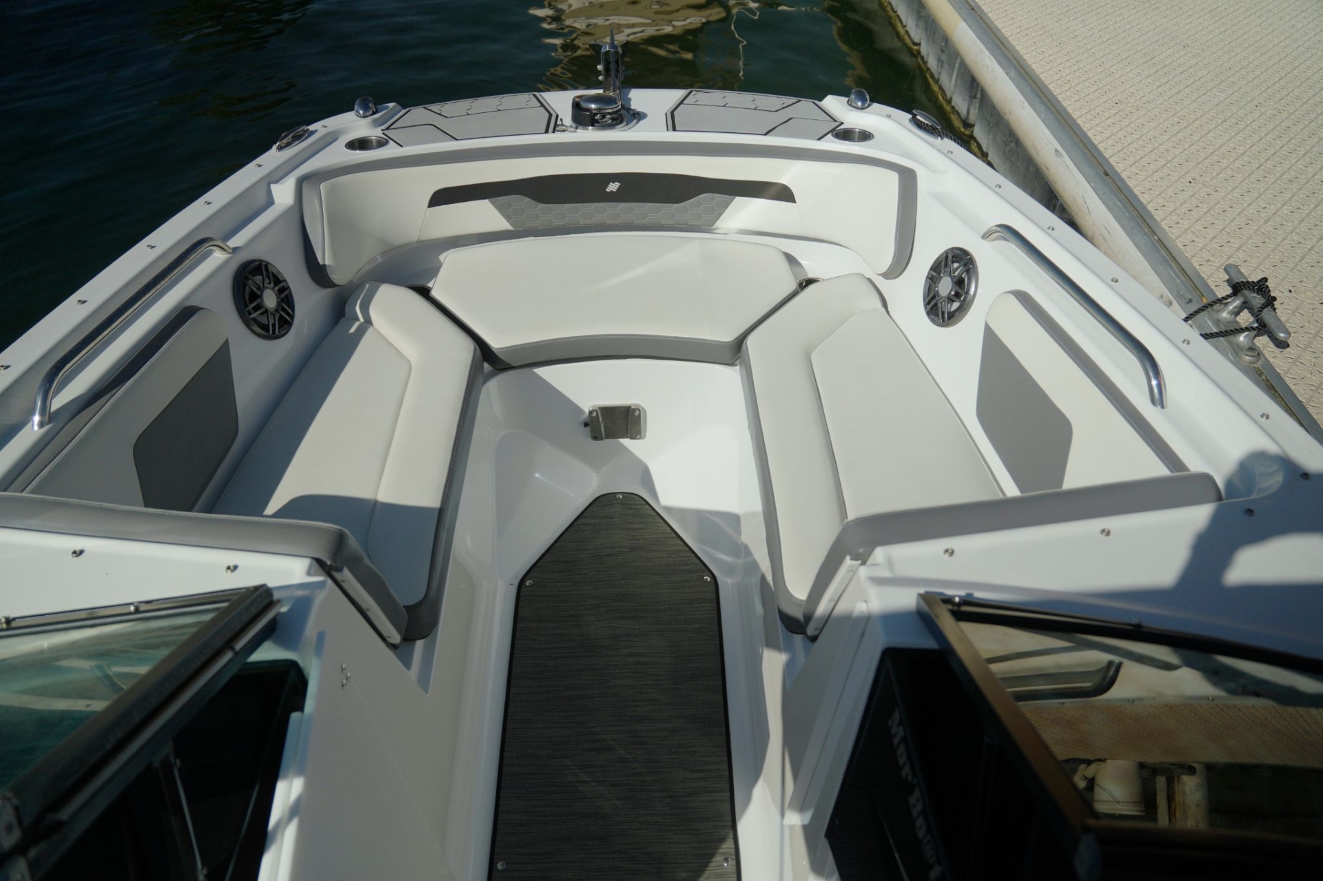 Picture 8 of announcement 9044