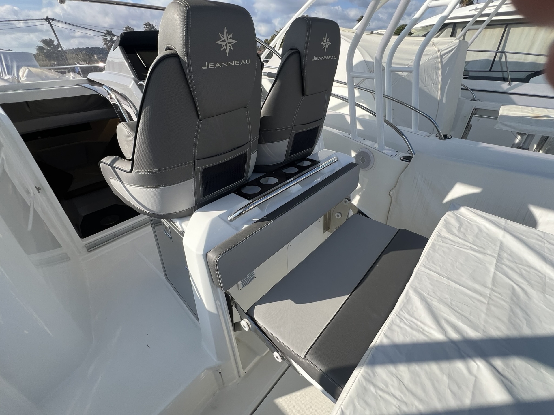 Picture 7 of announcement 9553