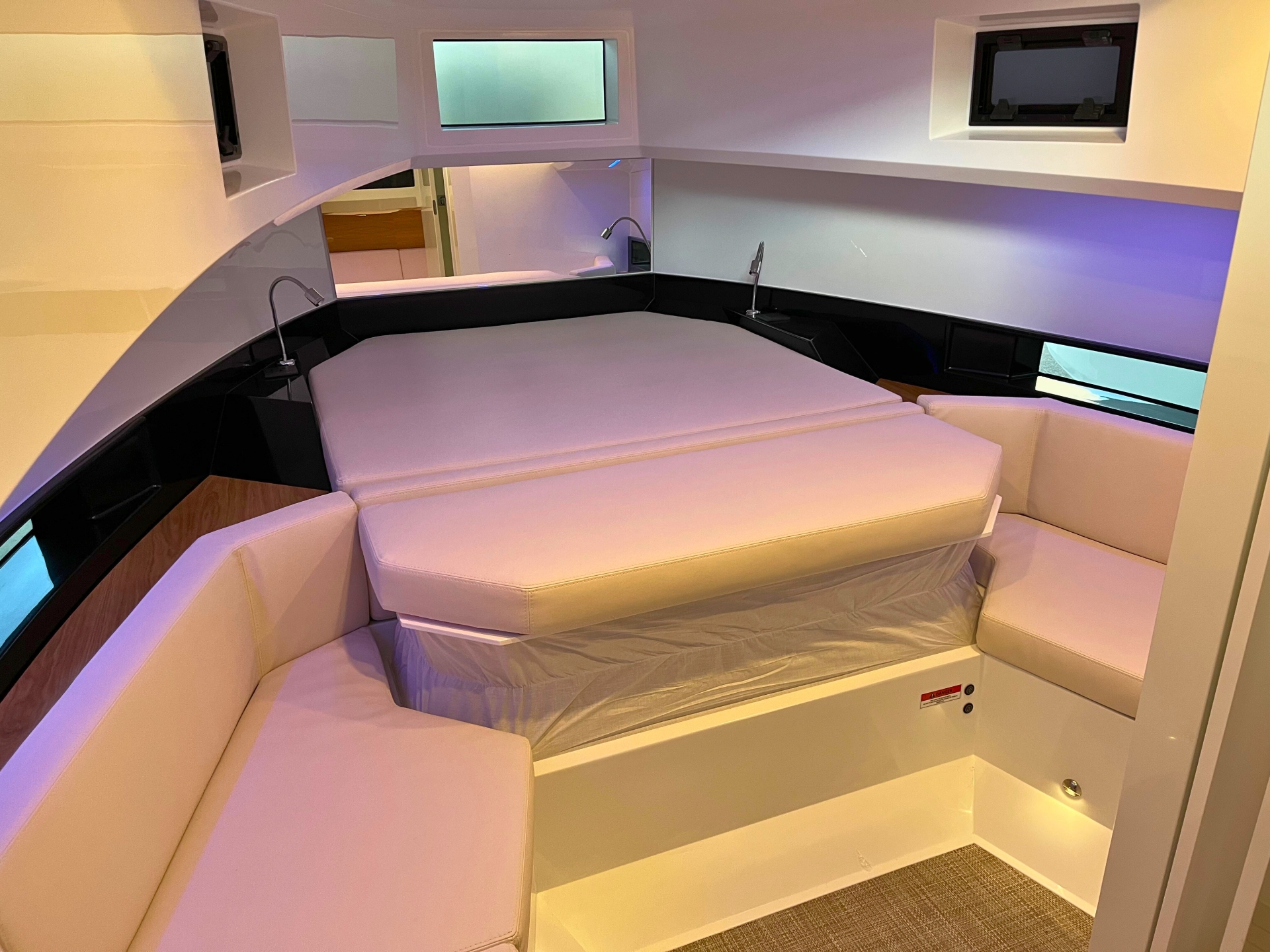 Picture 18 of announcement 19275