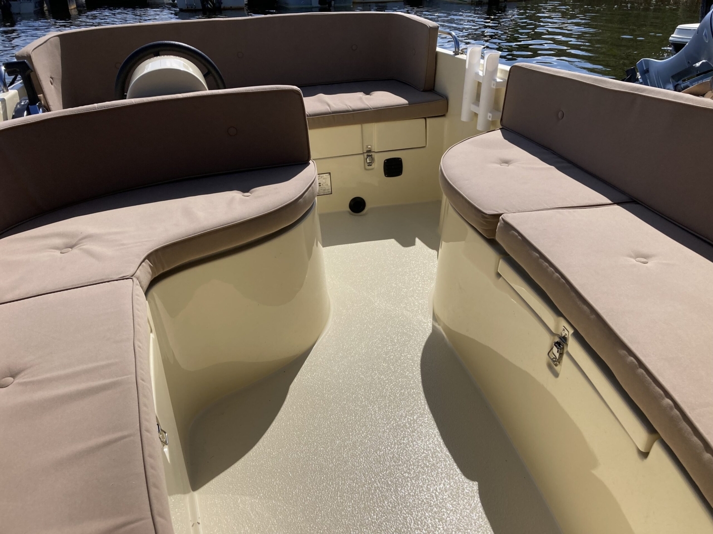 Picture 12 of announcement 22373