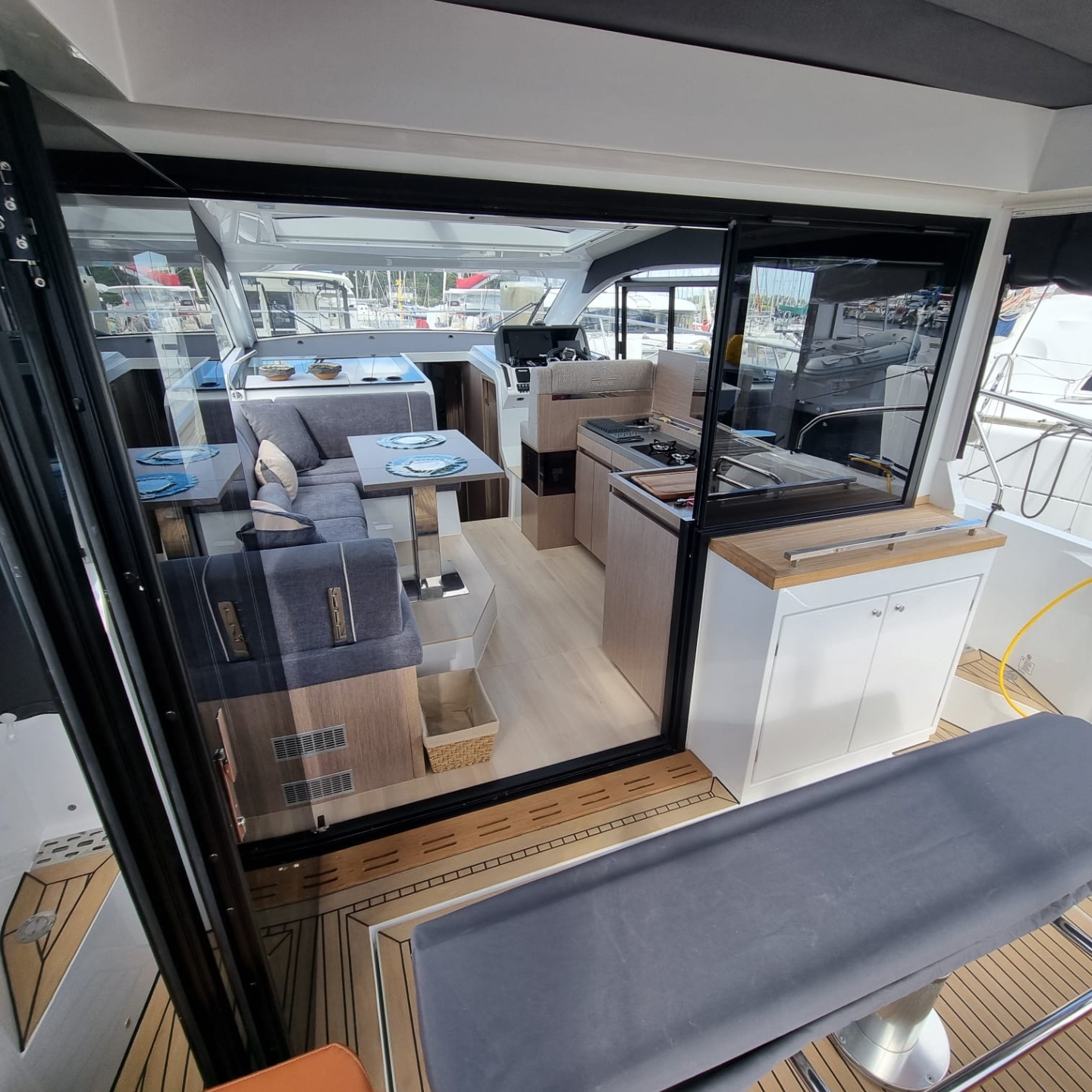 Picture 10 of announcement 22683